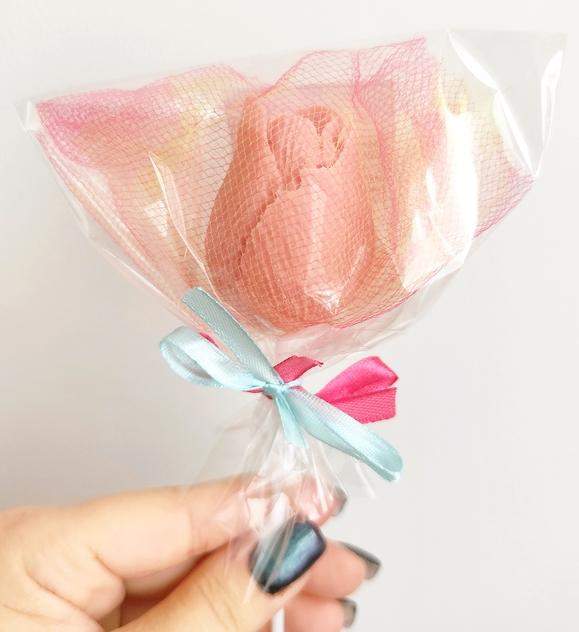 Duży tulipan z pomarańczowej lub truskawkowej czekolady 0