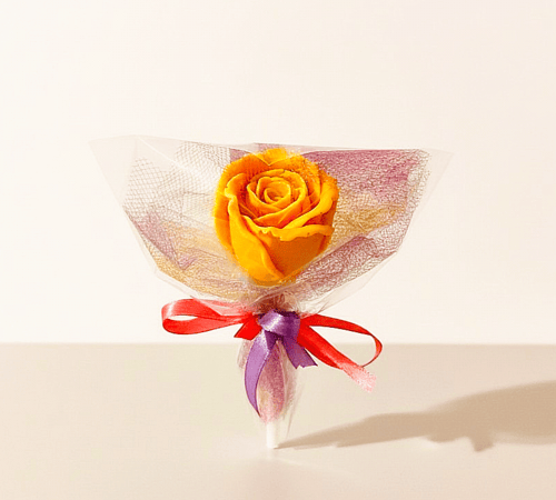 Róża pomarańczowej lub truskawkowej czekolady 0