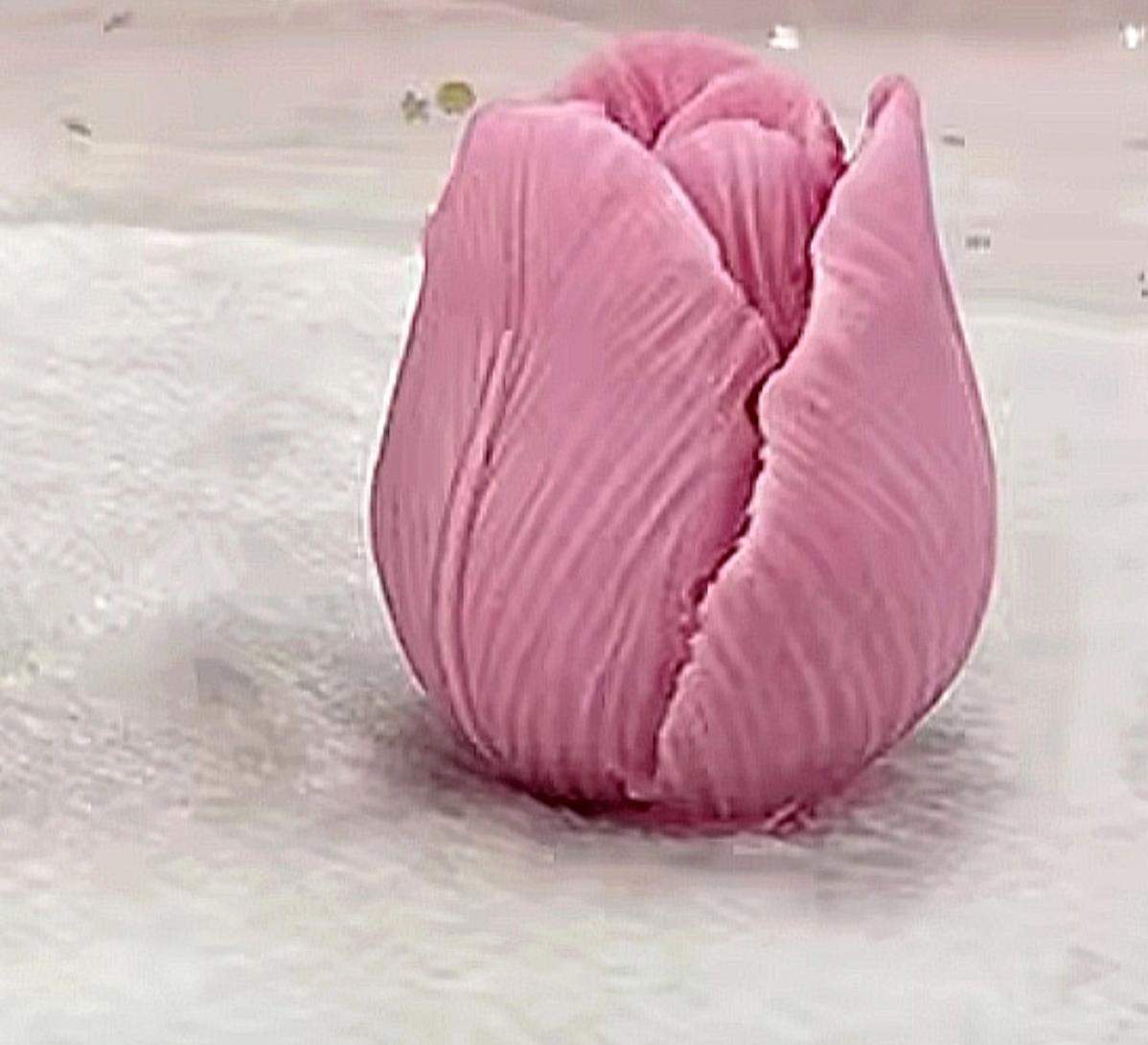 Tulipan duży z białej czekolady 2